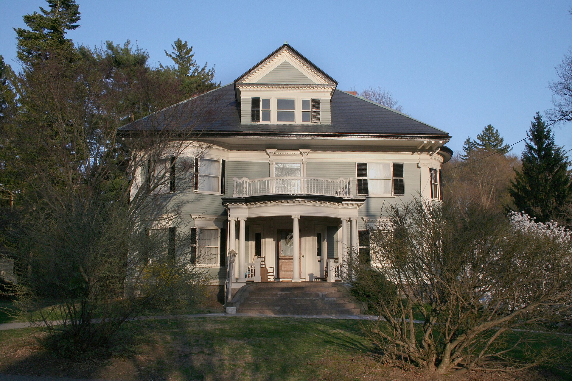 A Queen Anne house with a corner tower in the Hyde Avenue Historic District, Newton